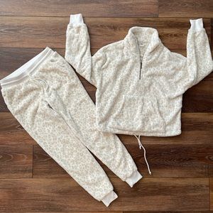 Womens Old Navy Fleece Animal Print Size XS